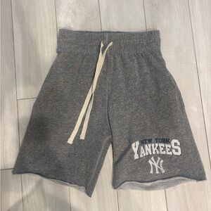 NY Yankees shorts size men’s small